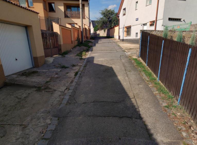 ulice Krátká a její stav před opravou